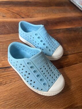 Native Kids Slip-On Water Shoes in Light Blue with White Toe C5